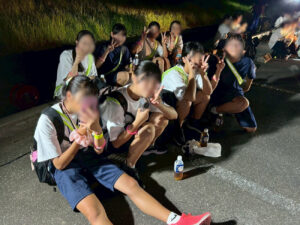 第34回オールナイトハイクの休憩所で楽しそうな様子