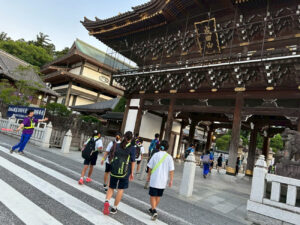第34回オールナイトハイクの早朝の成田山新勝寺